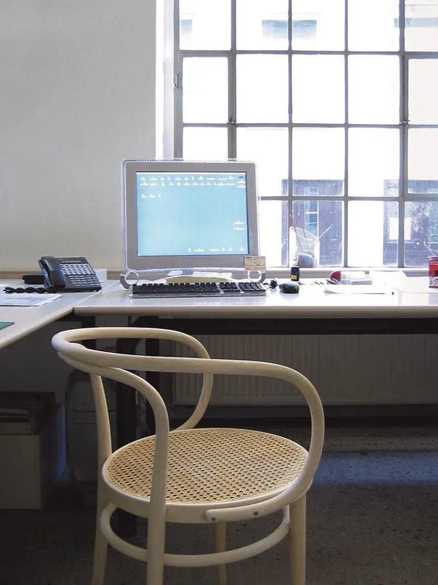 209 Armstol, hvid fra Thonet