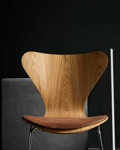 3107 Serie 7 Stol, naturfiner af Arne Jacobsen