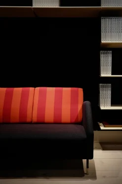 77 Sofa, eg olie af Finn Juhl