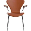 3207 stol m/armlæn, fuldpolstret Essential læder valnød/krom stel af Arne Jacobsen