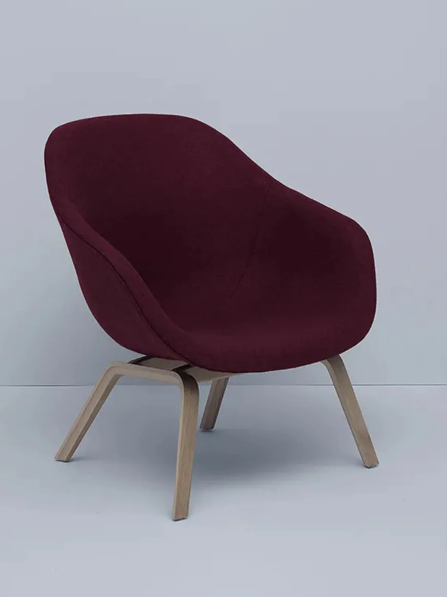 About a Lounge Chair low AAL83 fra Hay