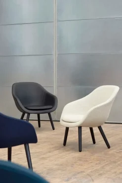 About a Lounge Chair low AAL82 fra Hay