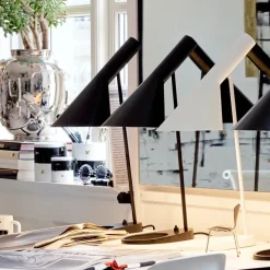 AJ bordlampe fra Louis Poulsen