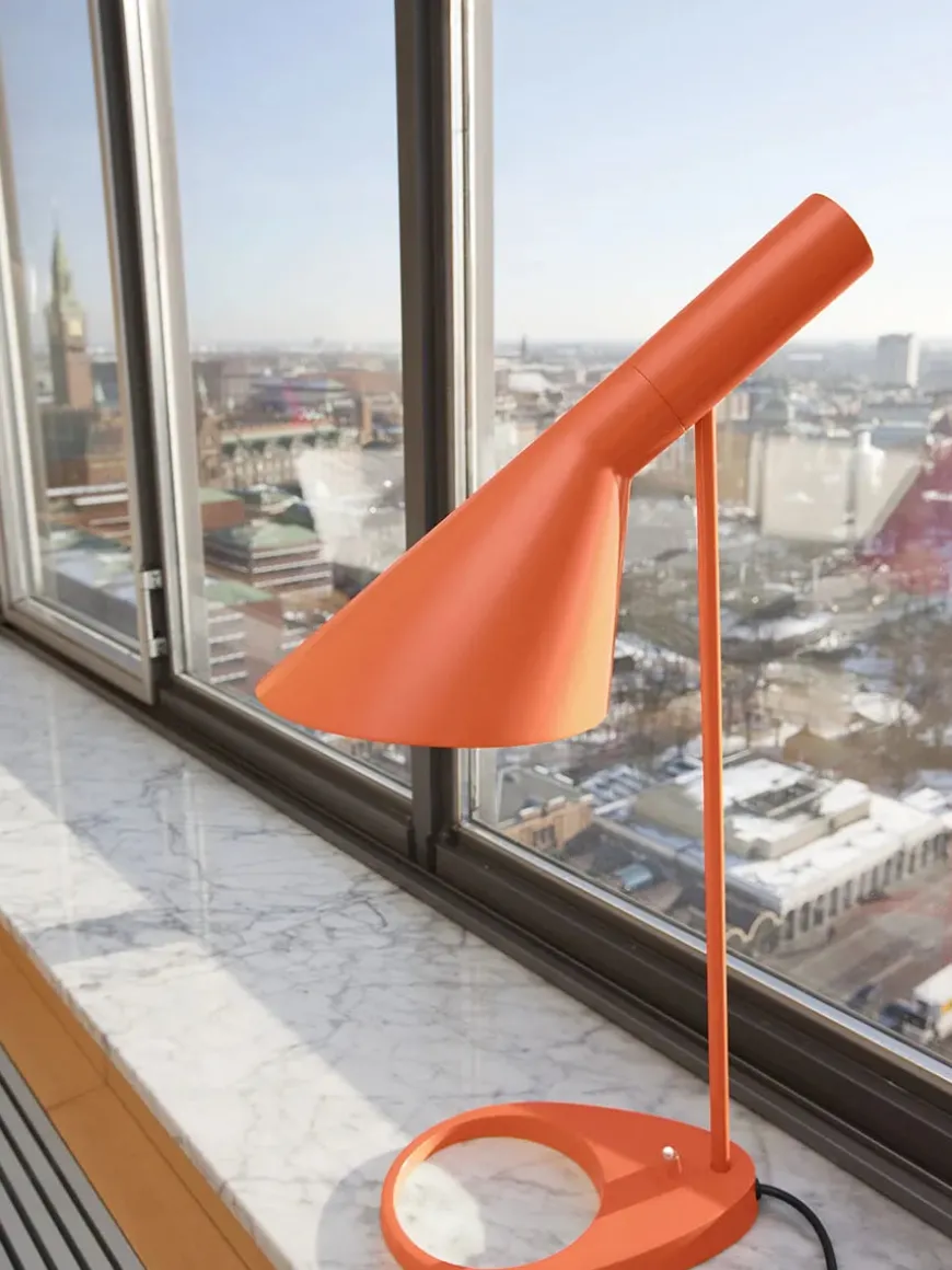 AJ bordlampe fra Louis Poulsen