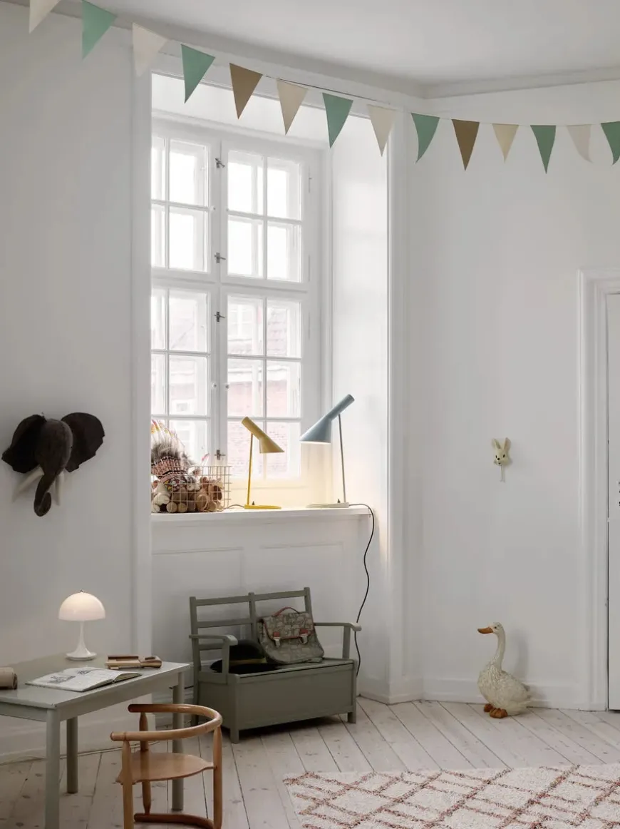 AJ Mini Table Lamp, grey/brass af Arne Jacobsen