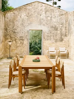 Atmosfera Dining Table fra GUBI