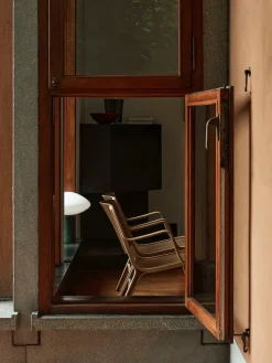 AX HM11 Stol, eg/valnød fra &Tradition