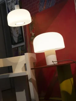 Bellhop Glass Table Lamp fra Flos