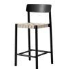 Betty TK12 counter barstol fra &Tradition