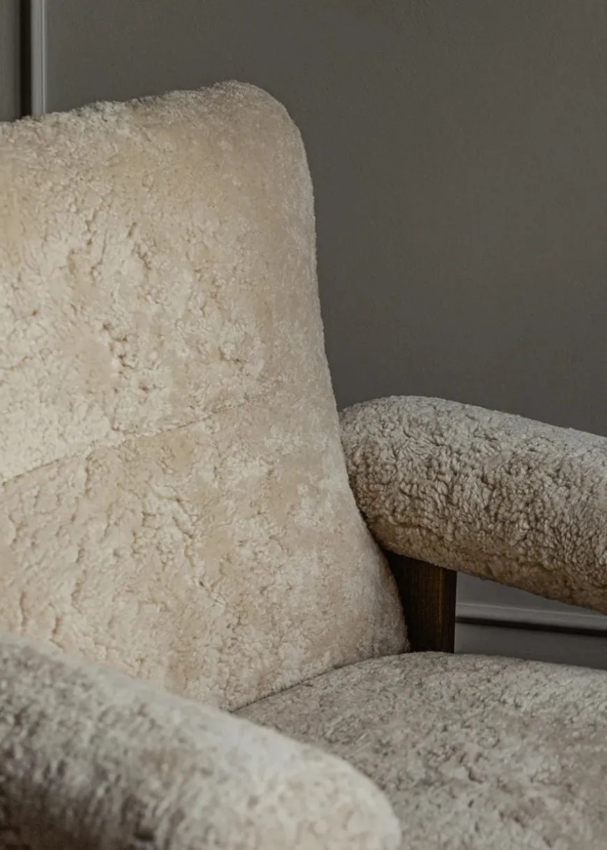 Brasilia Lounge Chair, Natural Oak Sheepskin Nature fra Audo Copenhagen