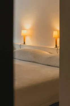 Básica Mínima Bordlampe fra Santa and Cole