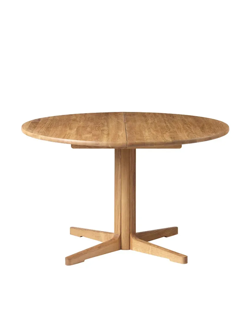 C69E Spisebord inkl. 2 tillægsplader fra FDB Møbler