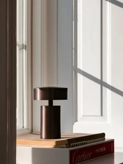 Column Portable Lampe, bronze fra Audo Copenhagen