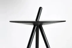 Come Here Side Table fra Woud