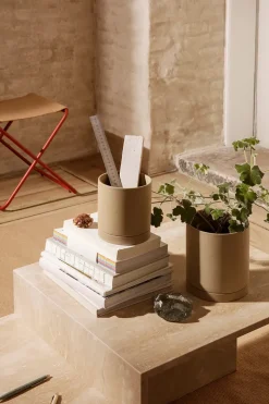 Distinct Coffee Table, Travertine fra Ferm Living