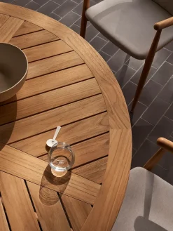 E022 Havebord, Ø140 fra Carl Hansen & Søn