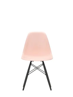 Eames Plastic Side Chair DSW, sortlakeret ahorntræ fra Vitra