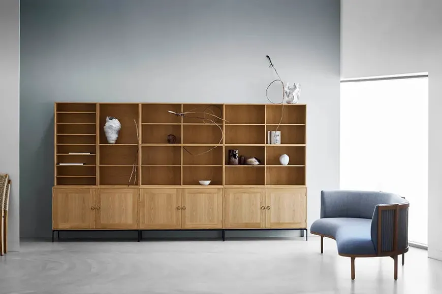 FK63 Reol med ben og bakker fra Carl Hansen & Søn