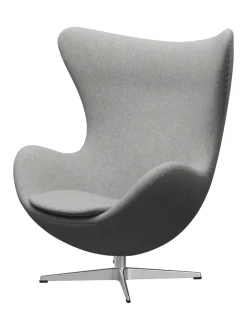Ægget, sort læder/aluminium af Arne Jacobsen