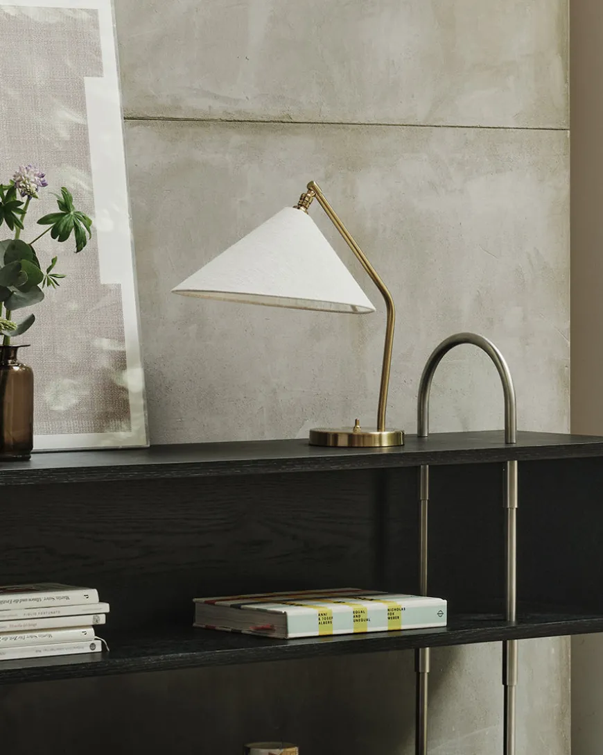 Gräshoppa bordlampe fra GUBI