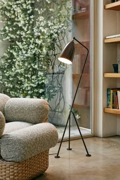 Gräshoppa gulvlampe fra GUBI