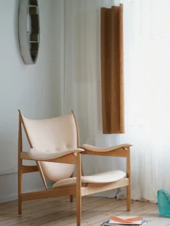 Høvdingestol, eg klar olie af Finn Juhl