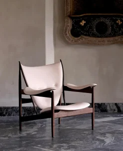 Høvdingestol, eg olie af Finn Juhl