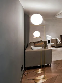 IC F2 gulvlampe fra Flos