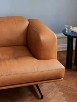 Inland AV23 Sofa fra &Tradition