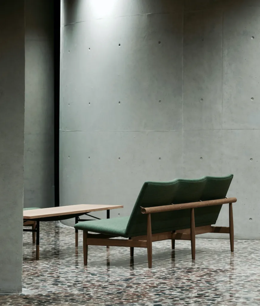 Japan 3 pers. sofa, eg klar olie af Finn Juhl