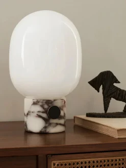 JWDA Bordlampe, hvid marmor fra Audo Copenhagen