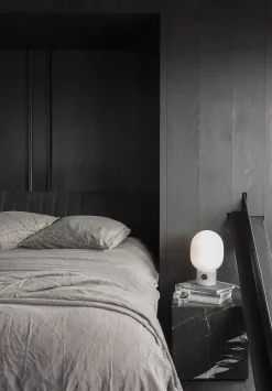 JWDA Concrete Bordlampe fra Audo Copenhagen