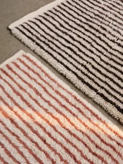Kami Knotted Rug, red brown fra Ferm Living
