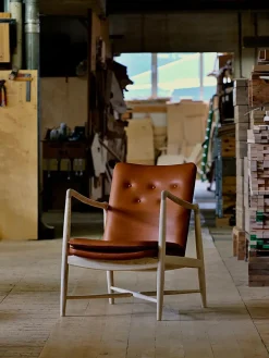 Kaminstolen, eg klar olie af Finn Juhl