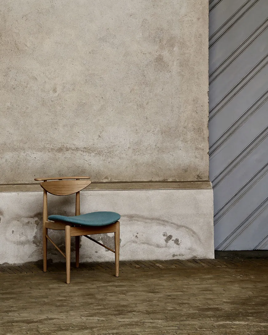 Karmstolen, ask klar olie af Finn Juhl