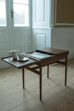 Kunstsamlerens Bord af Finn Juhl