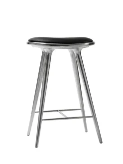 Lav barstol i sortbejdset bøg fra Mater