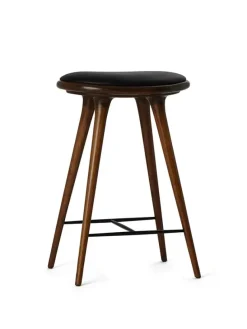 Lav barstol i sortbejdset bøg fra Mater