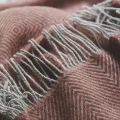 Livø Plaid, rosewood fra Silkeborg Uldspinderi