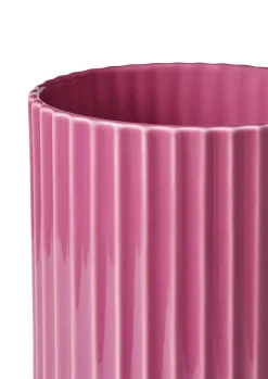 Lyngbyvasen i rosa, H25 cm fra Lyngby Porcelæn