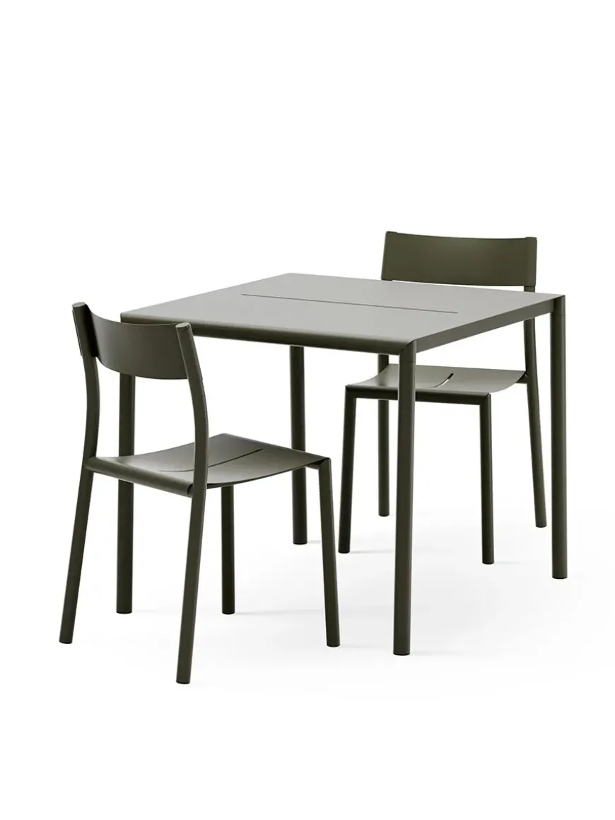 May sæt, 2 stole og bord 85x85 i dark green fra New Works
