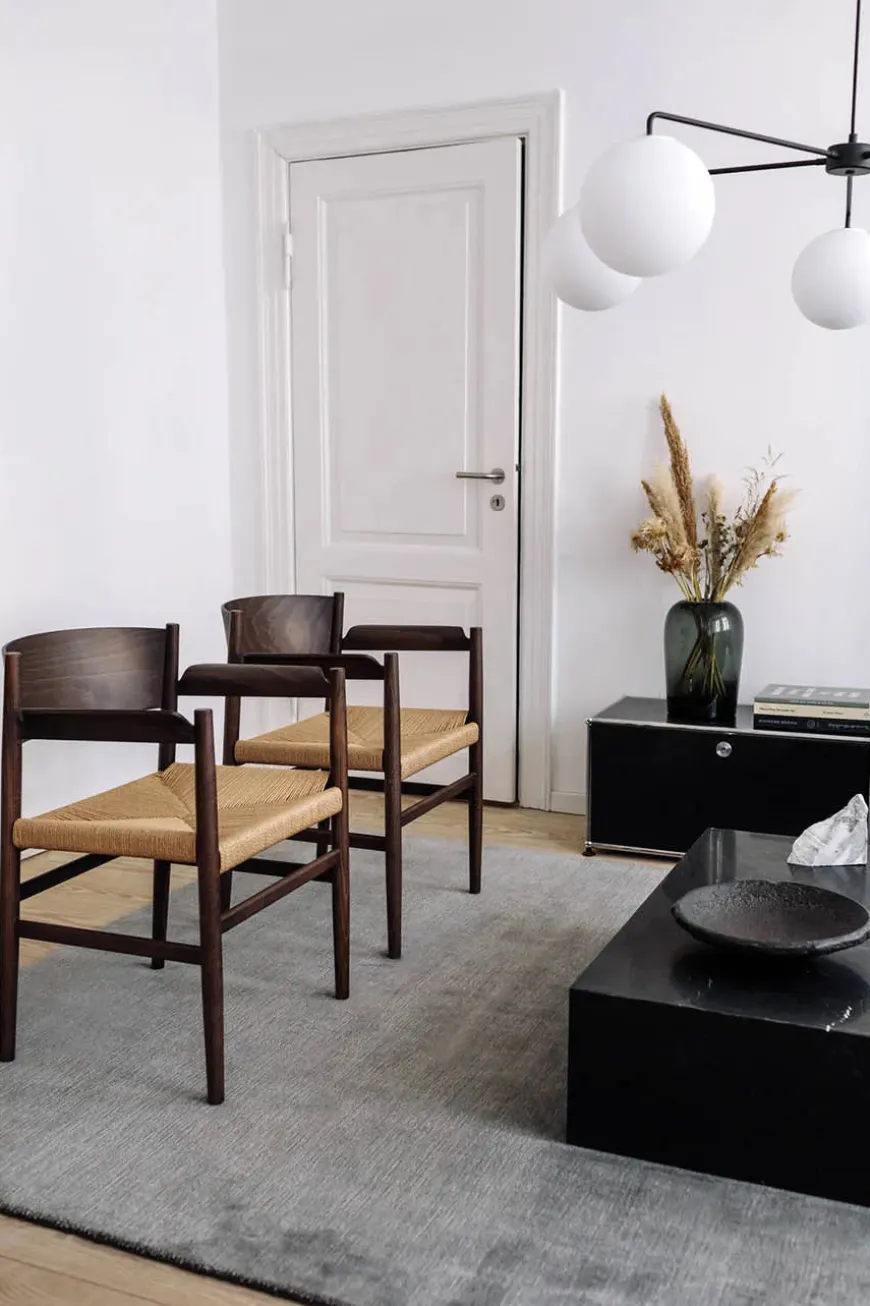 Nestor armstol, sort bøg med natur flet fra Mater