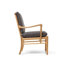 OW149 Colonial lænestol, eg olie, Terra-læder af Ole Wanscher