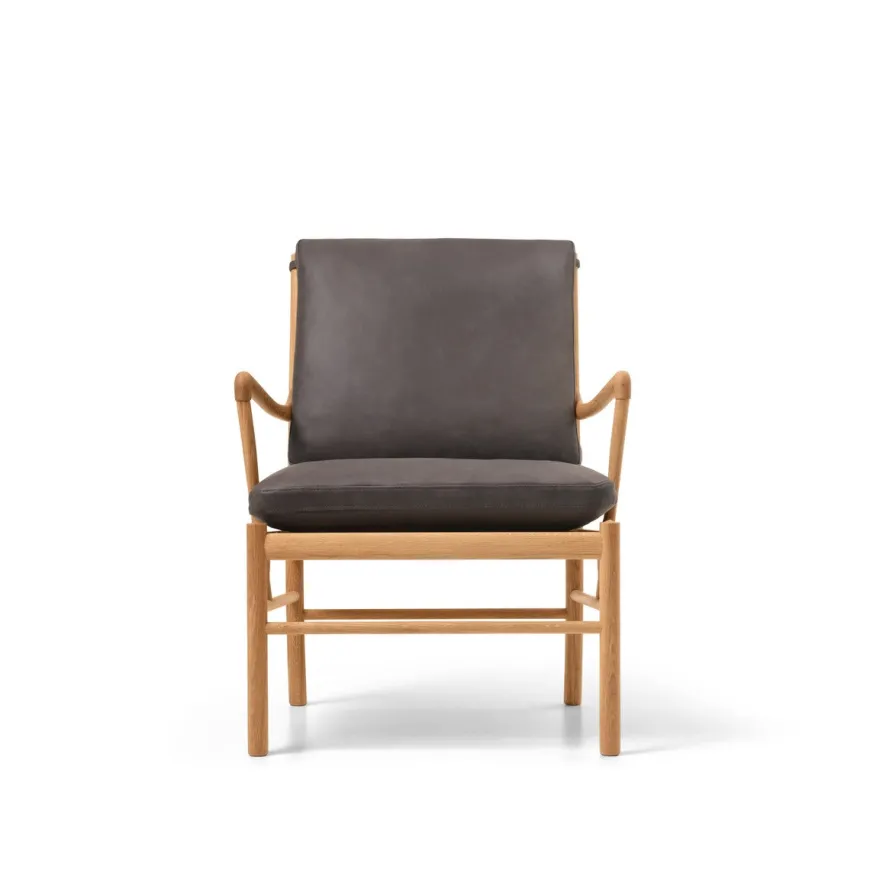 OW149 Colonial lænestol, valnød olie, Terra-læder af Ole Wanscher