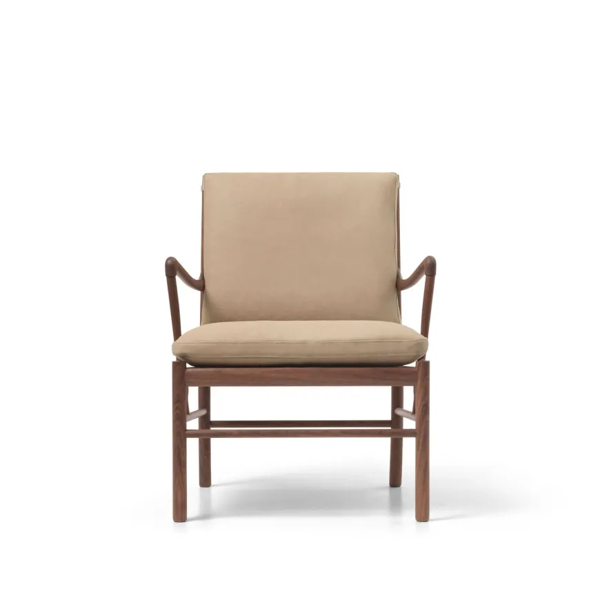 OW149 Colonial lænestol, valnød olie, Terra-læder af Ole Wanscher