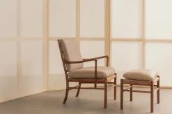 OW149F Fodskammel til Colonial lænestol, valnød olie, Terra-læder af Ole Wanscher