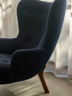 Petra VB3 Chair, moonlight sheepskin/oak fra &Tradition