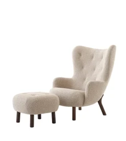 Petra VB3 lænestol inkl. Skammel, Sheepskin honey 50 fra &Tradition