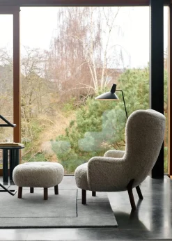 Petra VB3 lænestol inkl. Skammel, Sheepskin honey 50 fra &Tradition