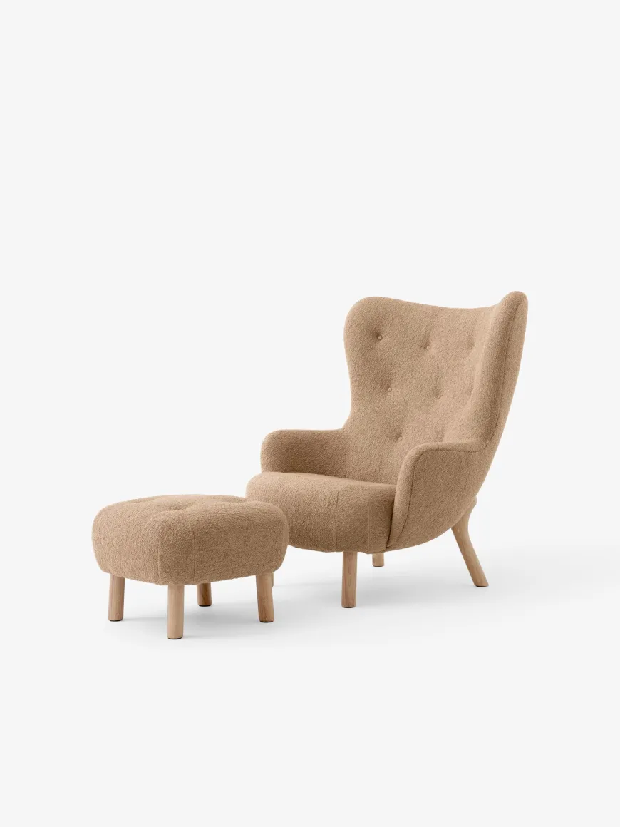 Petra VB3 lænestol inkl. Skammel, Sheepskin honey 50 fra &Tradition